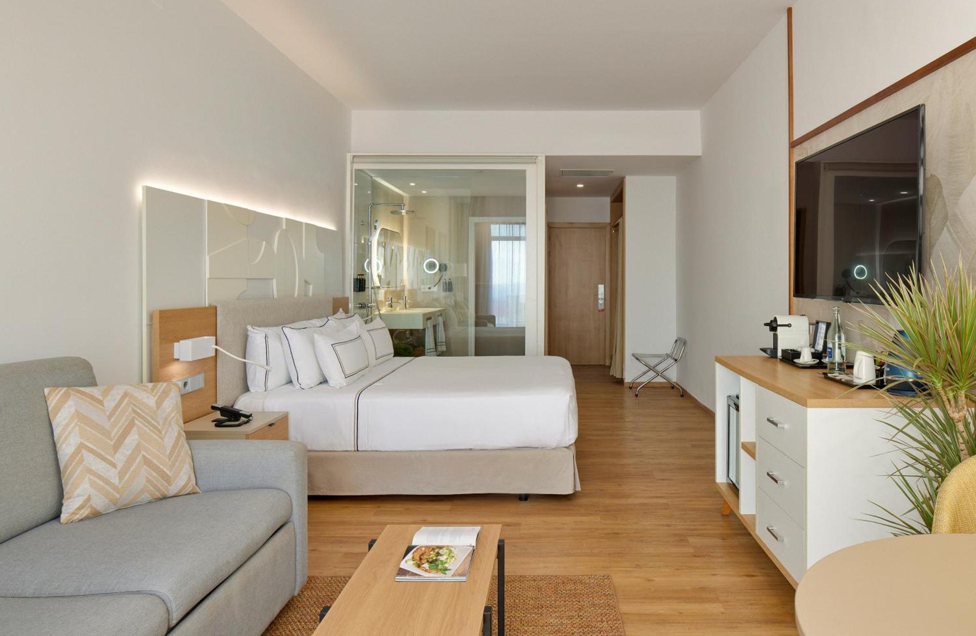 The Level Junior Suite Pool Access